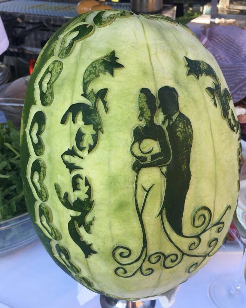 Bild zu Rohvegan auf einer Hochzeit - Wassermelonenkunst
